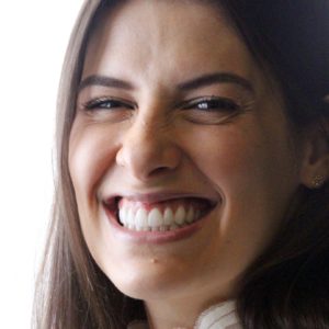 Mais do que estética, seu sorriso confiante com lente de porcelana